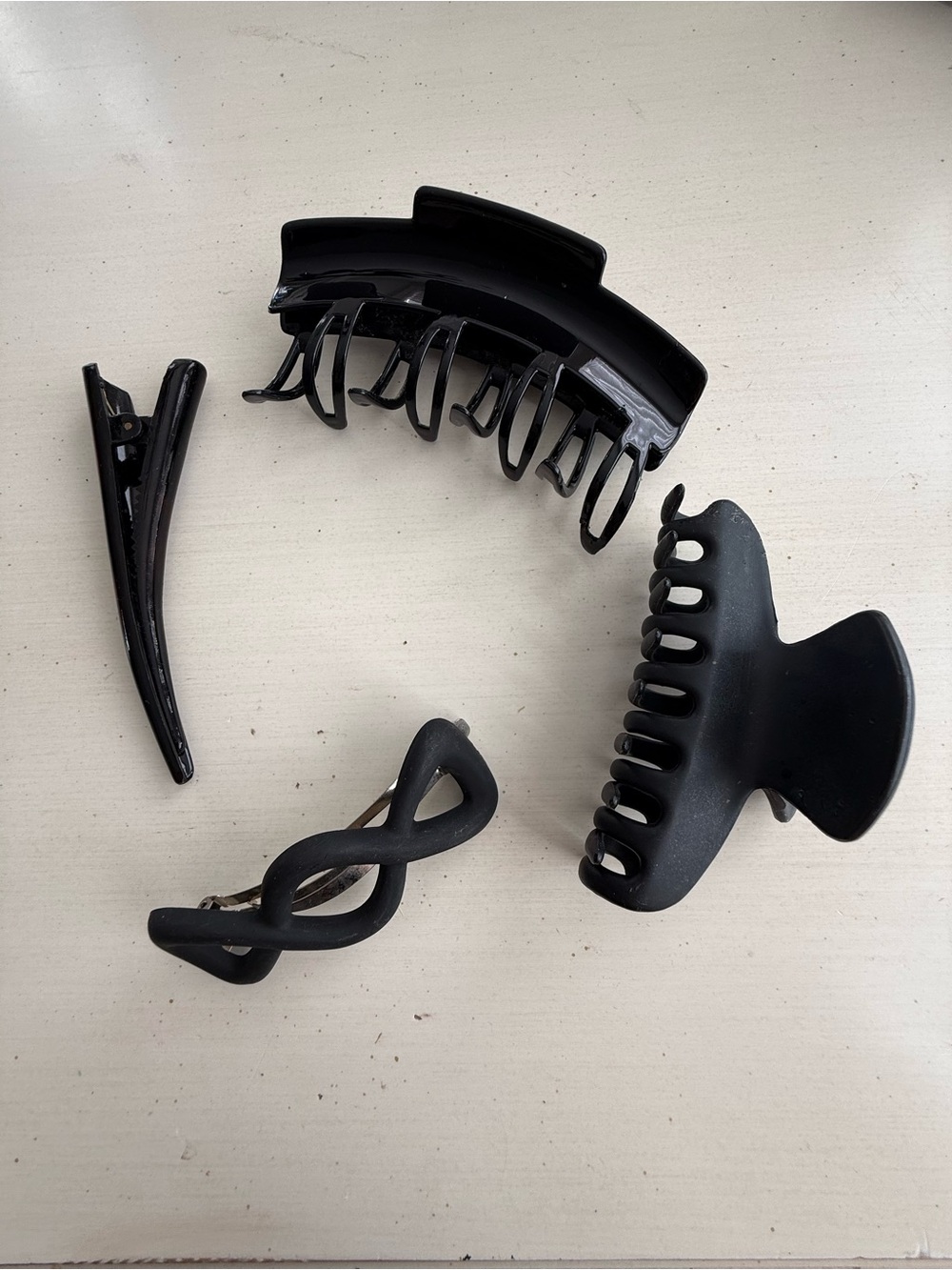 Black Women’s Hair Clip Set - Versatile Styling Accessories